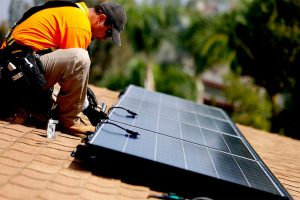 What to look for in a solar installer pro install solar panel