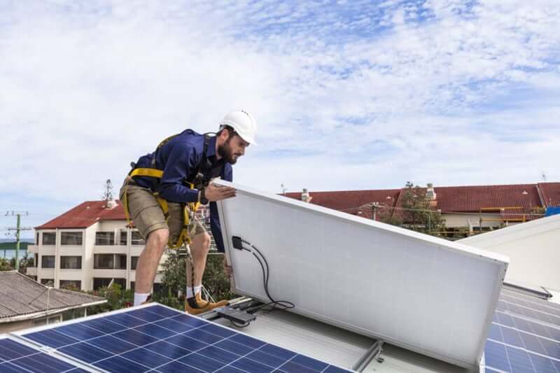 Benefits Of Hiring A Pro For Solar Panel Removal