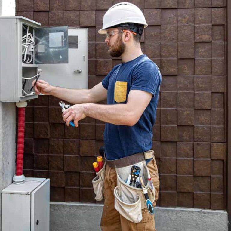 Solar Inverter and Battery installed by Bangar Energy.jpg