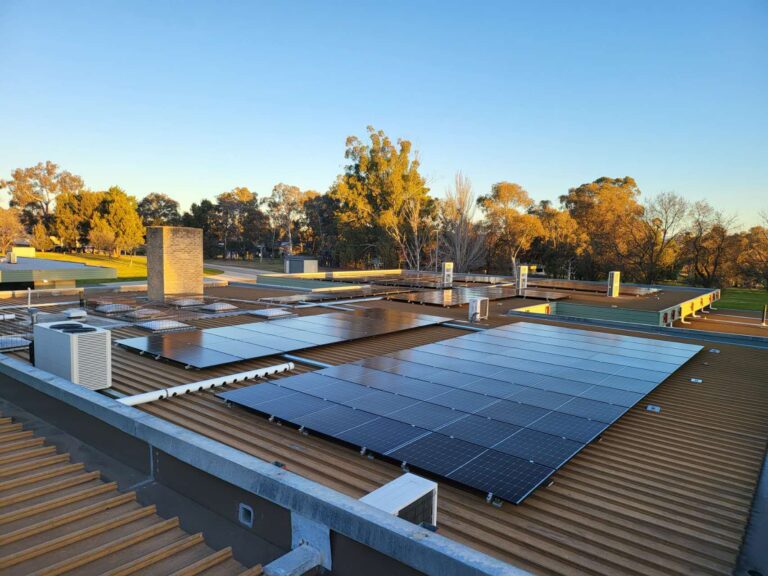 Mondiaux Solar panel commercial installation